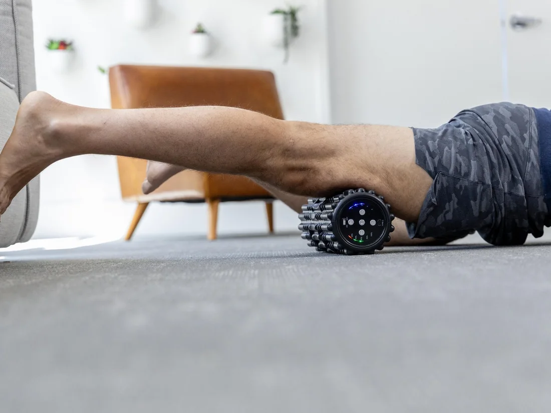 Rolling the thigh on the WeRoll vibrating roller